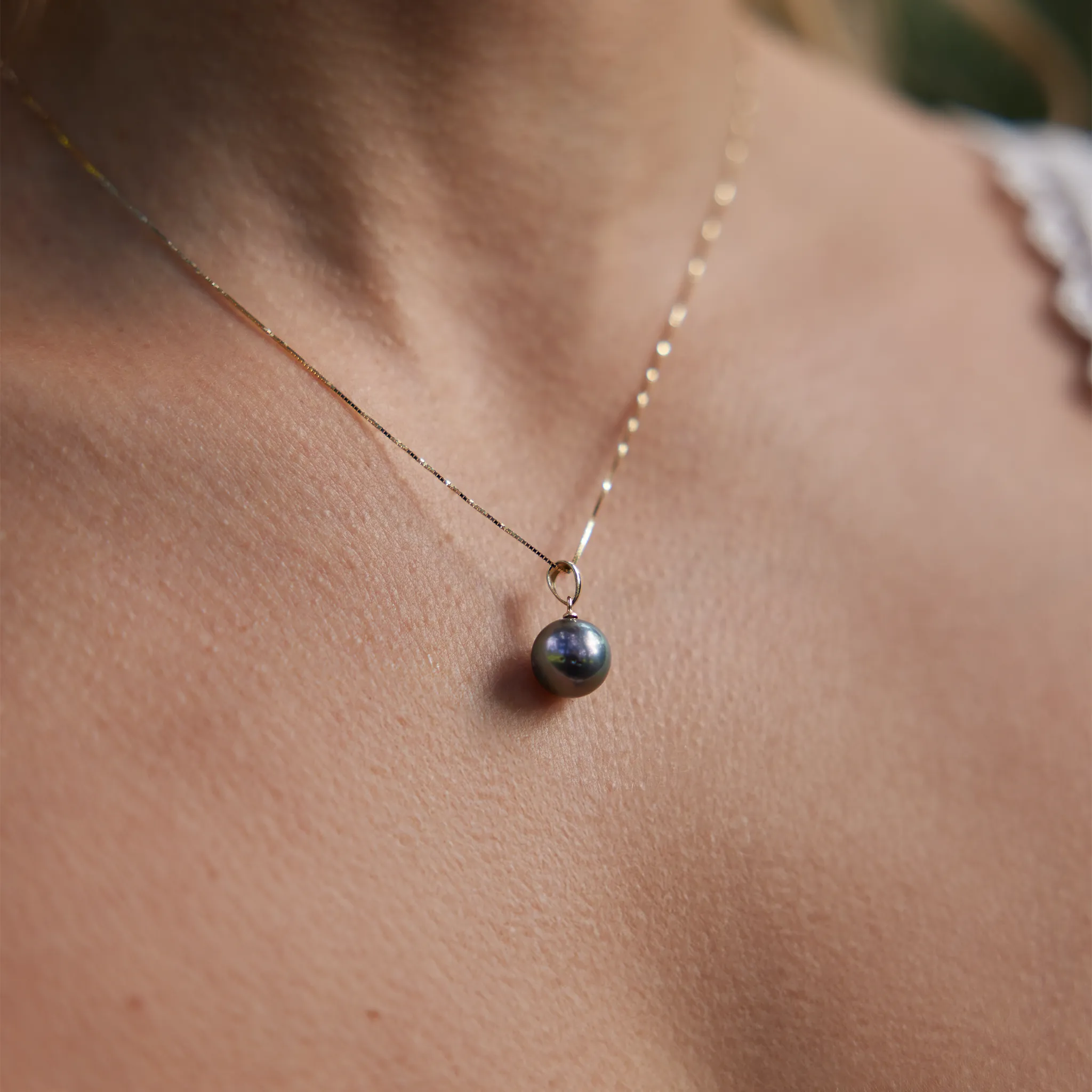 Tahitian Black Pearl Pendant in Gold - 9-10mm