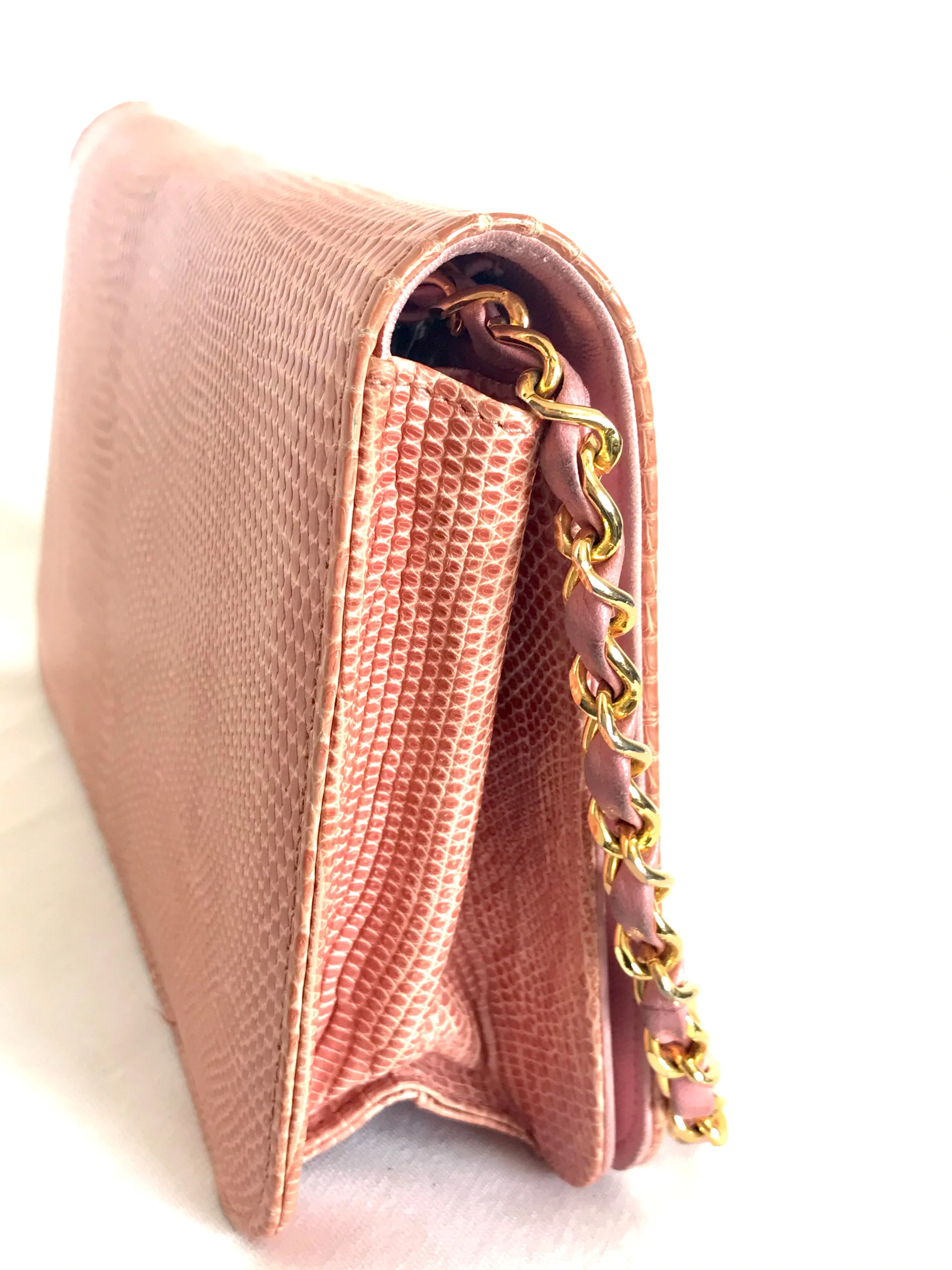Vintage CHANEL milky pink genuine lizard leather 2.55 shoulder bag with golden CC mark and and chain strap. Rare masterpiece. 050323re10